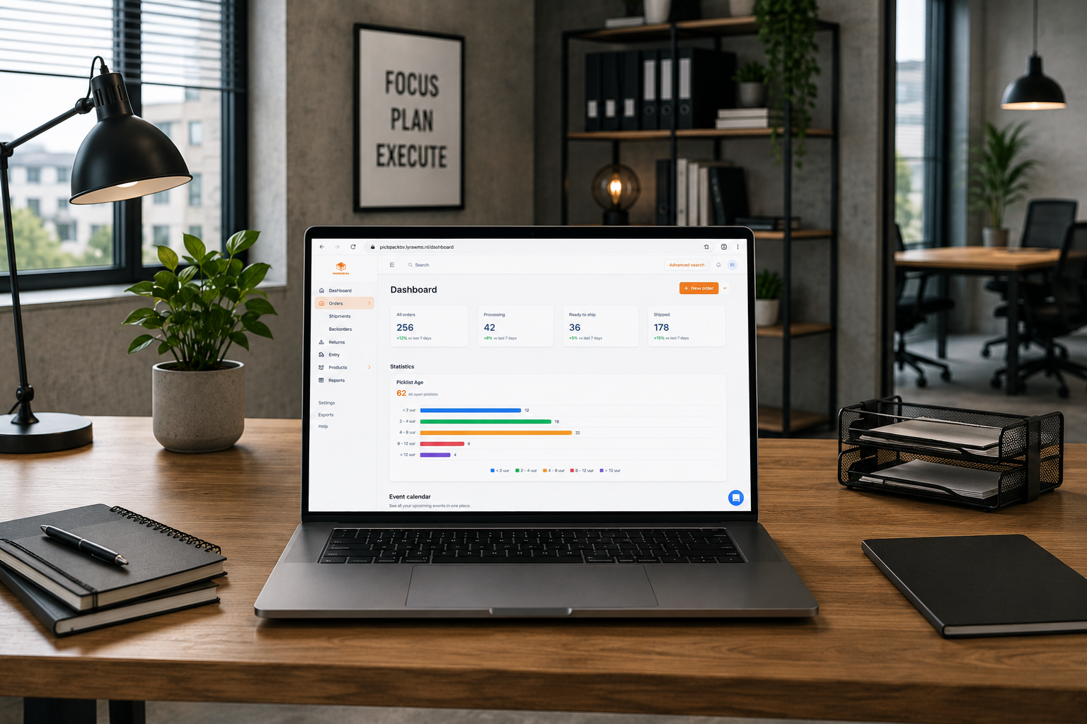 Laptop met het Pick & Pack klantenportaal voor overzicht van fulfilmentorders en voorraadbeheer.